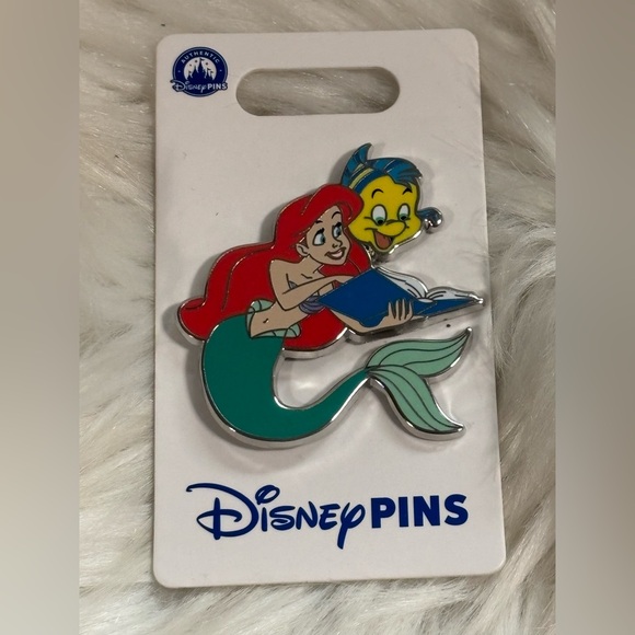 2024 Disney Parks Princes Ariel The Little Mermaid Flounder Book OE Pin - Picture 1 of 3
